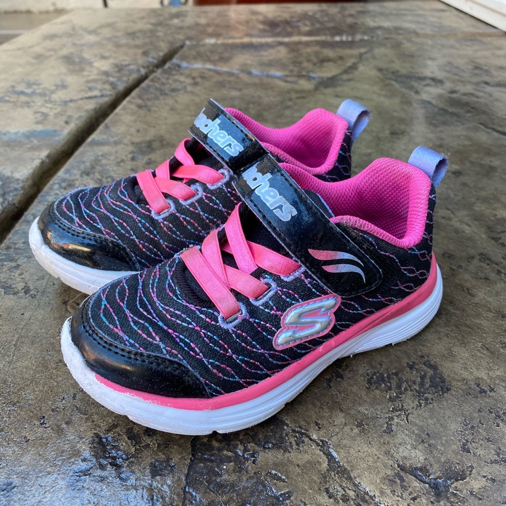Toddler girl pink black Skechers 9